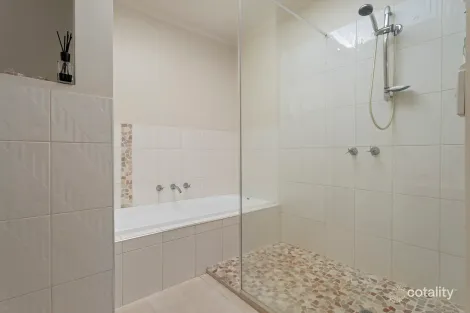 Property photo of 27 Cleek Crescent Rosebud VIC 3939