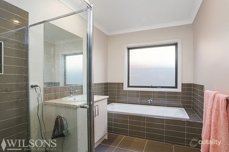 Property photo of 20 Eaton Road Mount Duneed VIC 3217