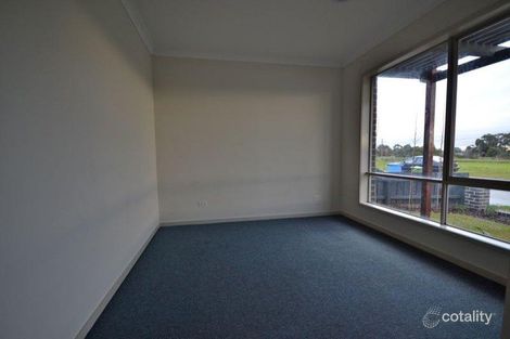 Property photo of 5 Shorey Place Cranbourne West VIC 3977