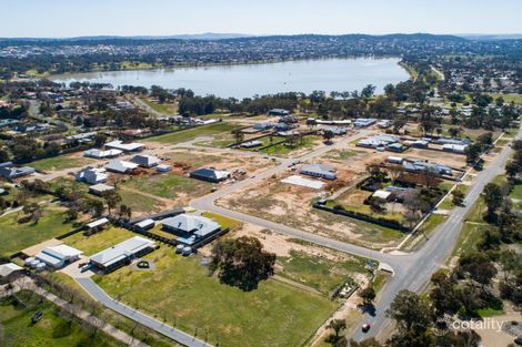 192 Main St, Lake Albert, NSW 2650