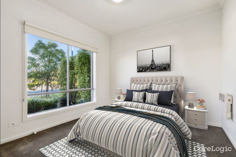 Property photo of 32 Sahi Crescent Roxburgh Park VIC 3064