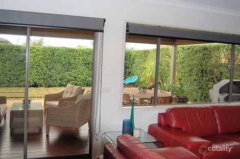 Property photo of 10 Grosvenor Crescent Derrimut VIC 3026