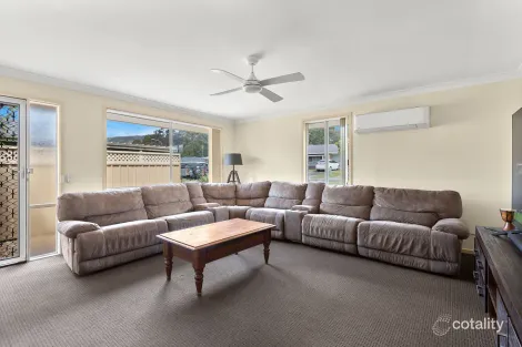 Property photo of 11 Mayfield Circuit Albion Park NSW 2527
