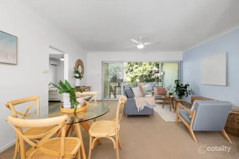 Property photo of 4/26 Crump Street Holland Park West QLD 4121