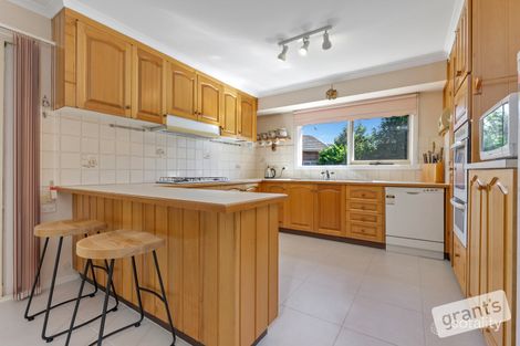 Property photo of 5 Huxley Crescent Endeavour Hills VIC 3802