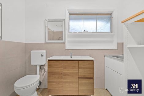 Property photo of 2/2 Railway Avenue Werribee VIC 3030
