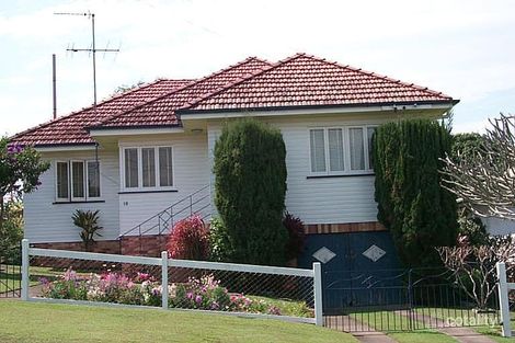 18 Iveagh Ave, Holland Park West, QLD 4121