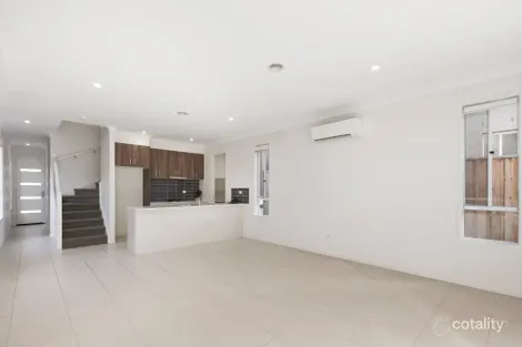 Property photo of 16 Docker Circuit Mickleham VIC 3064