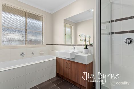 Property photo of 5 Armstrong Street Cranbourne East VIC 3977