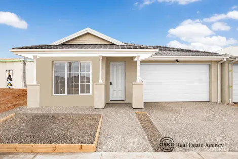 24 Northstowe Cres, Strathtulloh, VIC 3338