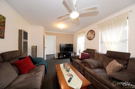 Property photo of 3 Bellvue Court Hampton Park VIC 3976