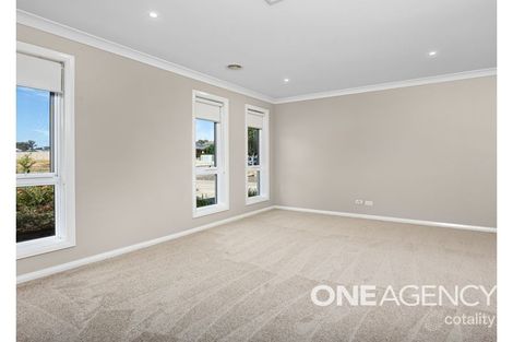 Property photo of 16 Barton Avenue Lloyd NSW 2650