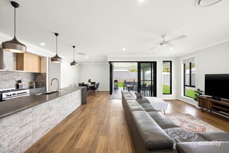 35 Creekline Pl, Mooloolah Valley, QLD 4553