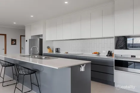 Property photo of 32 Sapphire Green Moana SA 5169
