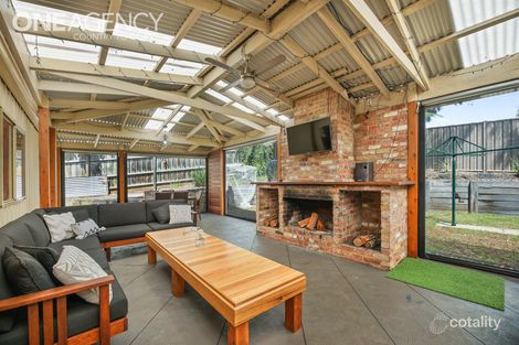 Property photo of 1 Andrew Court Drouin VIC 3818