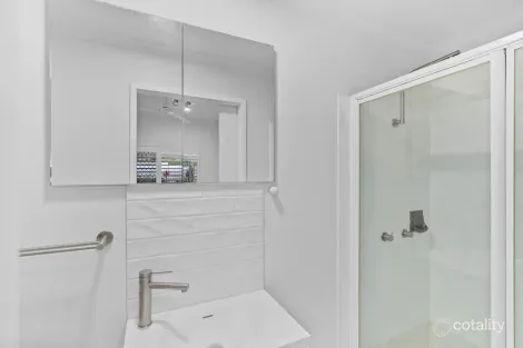 Property photo of 15 Garland Close Kanimbla QLD 4870