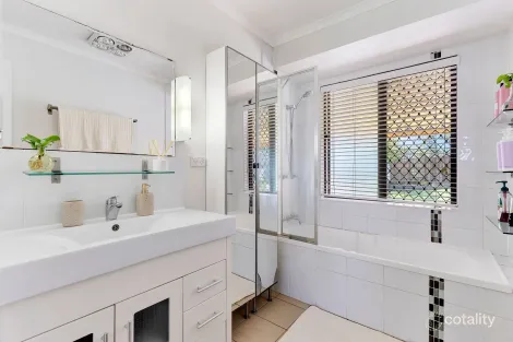 Property photo of 3 Commoron Crescent Runcorn QLD 4113