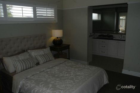Property photo of 18 Stoneleigh Road Cranbourne North VIC 3977