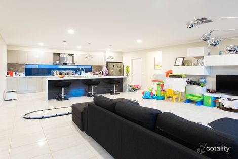 Property photo of 22 Risdon Circuit Tarneit VIC 3029