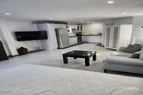 Property photo of 8 Rex Road Georges Hall NSW 2198