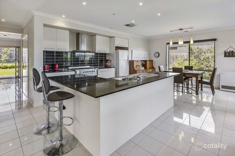 Property photo of 8 St Austell Court Skye VIC 3977
