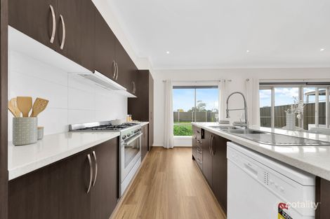 Property photo of 30 Brunswick Crescent Craigieburn VIC 3064