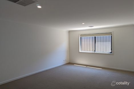 Property photo of 22 Hampshire Boulevard Leneva VIC 3691