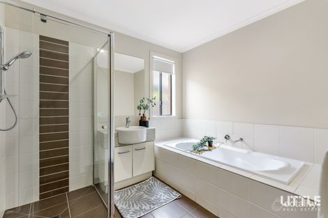 Property photo of 8 Greenleaf Circuit Tarneit VIC 3029