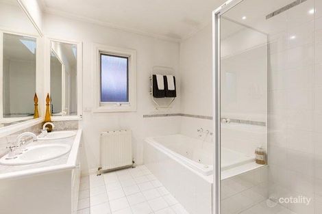 Property photo of 5 Dunbar Avenue Caulfield North VIC 3161