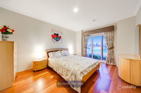 Property photo of 12 Mullein Bend Cranbourne North VIC 3977