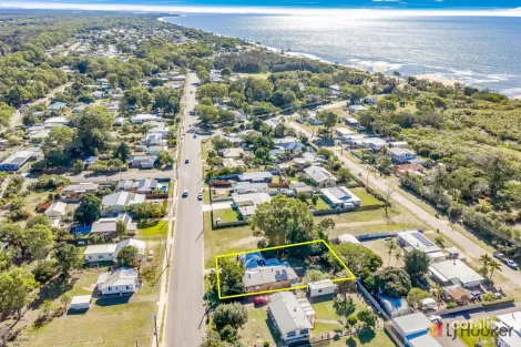 41 MOORE PARK RD, MOORE PARK BEACH, QLD 4670