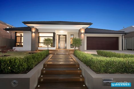 Property photo of 10 McLaren Chase Caroline Springs VIC 3023