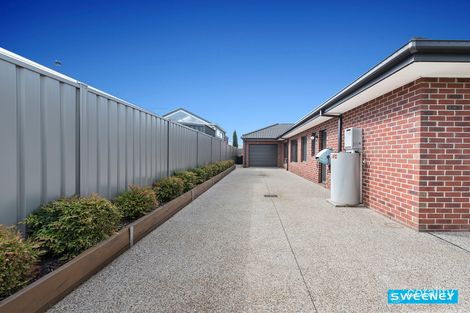 Property photo of 10 McLaren Chase Caroline Springs VIC 3023