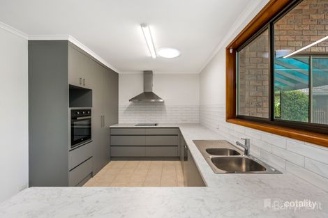 Property photo of 27 Ridgeway Crescent Kennington VIC 3550