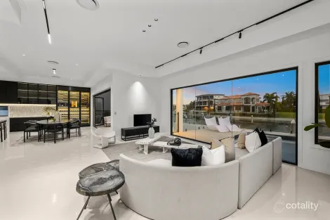 Property photo of 5 Royal Albert Crescent Paradise Point QLD 4216