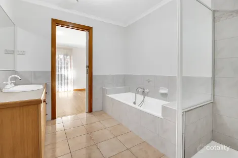 Property photo of 14 Rule Close Mill Park VIC 3082