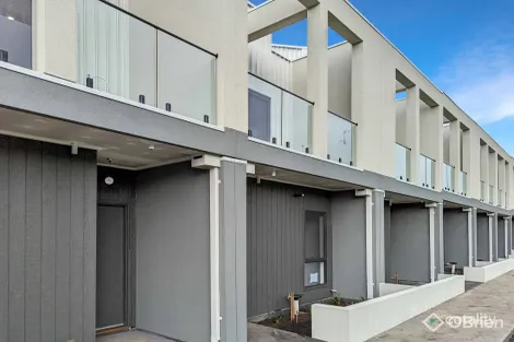 33 Travertine Loop, Berwick, VIC 3806