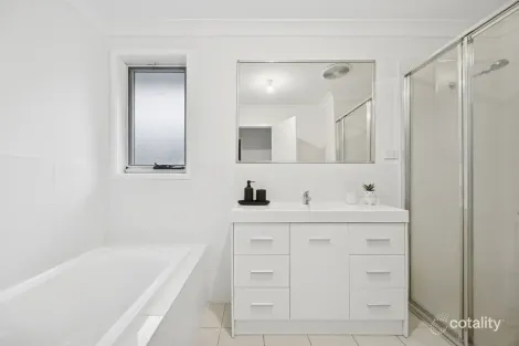 Property photo of 4 Windsorgreen Drive Wyong NSW 2259