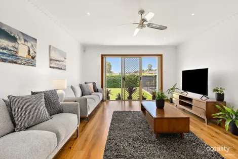 Property photo of 35 Green Point Drive Belmont NSW 2280