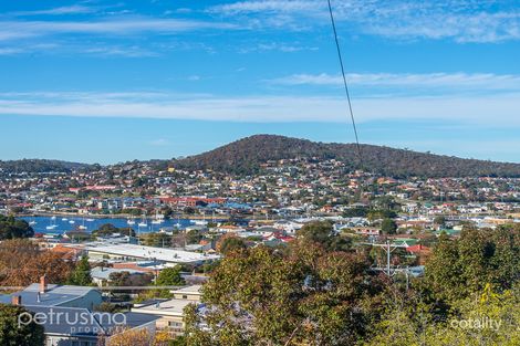 Property photo of 20 Oliver Avenue Lindisfarne TAS 7015
