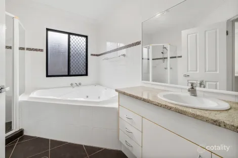 Property photo of 38 Summit Terrace Forest Lake QLD 4078