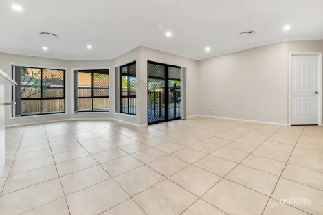 Property photo of 38 Summit Terrace Forest Lake QLD 4078