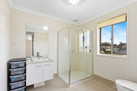 Property photo of 8 Lawson Drive Lakes Entrance VIC 3909