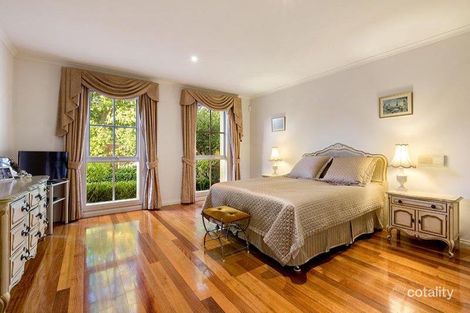 Property photo of 5 Dunbar Avenue Caulfield North VIC 3161