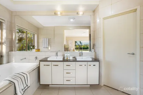 Property photo of 18 Ginger Rogers Road Maudsland QLD 4210