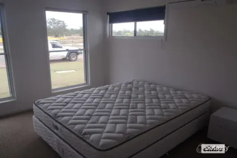 Property photo of 2/32 Lakeside Drive Emerald QLD 4720