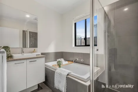 Property photo of 13 Albus Crescent Officer VIC 3809