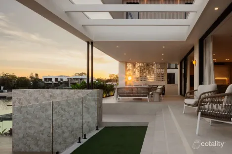 Property photo of 12 Grant Place Broadbeach Waters QLD 4218