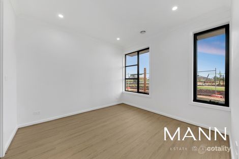 Property photo of 15 Gumnut Walk Rockbank VIC 3335