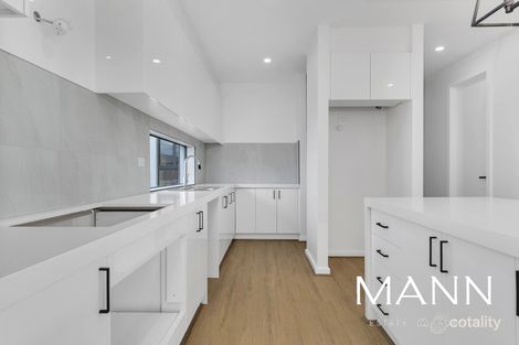 Property photo of 15 Gumnut Walk Rockbank VIC 3335